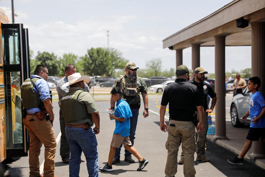Un joven mata a tiros a 19 niños y dos profesoras en una escuela de Texas