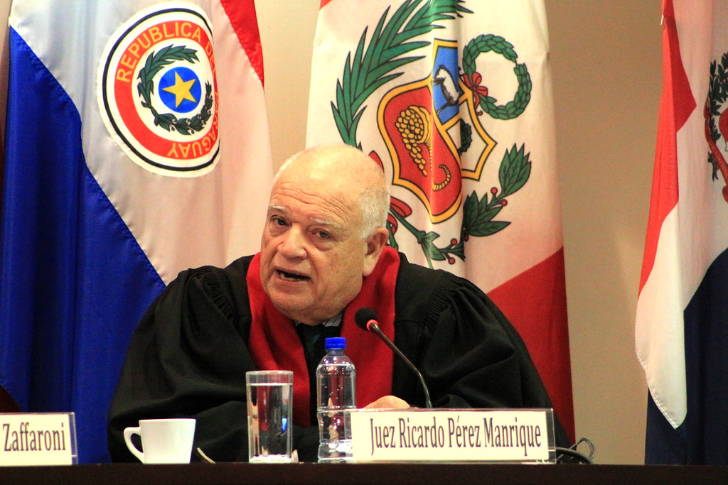Conferencia del jurista Ricardo Pérez Manrique sobre el acceso a la justicia y el derecho de defensa