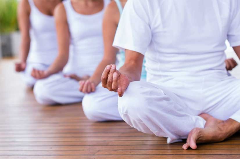 Kundalini yoga con Santosha 