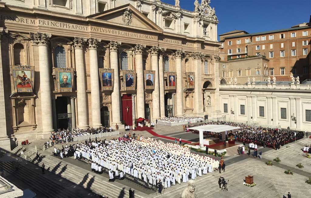 Ceremonia de canonización en el Vaticano