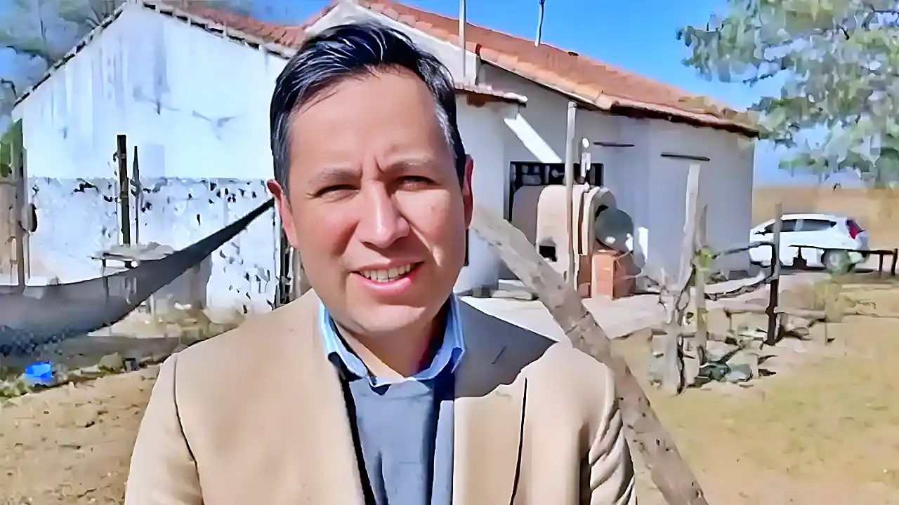 El fiscal Escalante se pone 'a la frente de la ínclita unión'