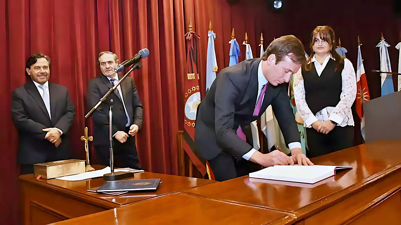Gaspar Solá Usandivaras jura su nuevo cargo de Asesor General de Incapaces
