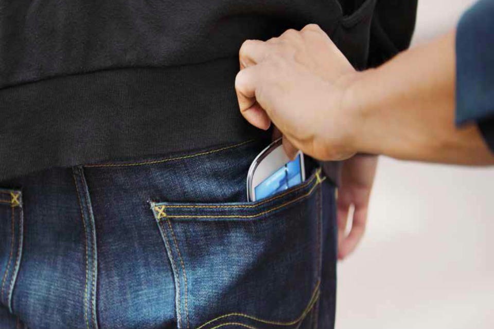 Condenado a prisión un hombre por robarle el teléfono a otro en la calle