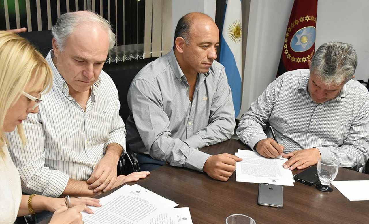 Matías Cánepa y Roberto Dib Ashur (al centro)