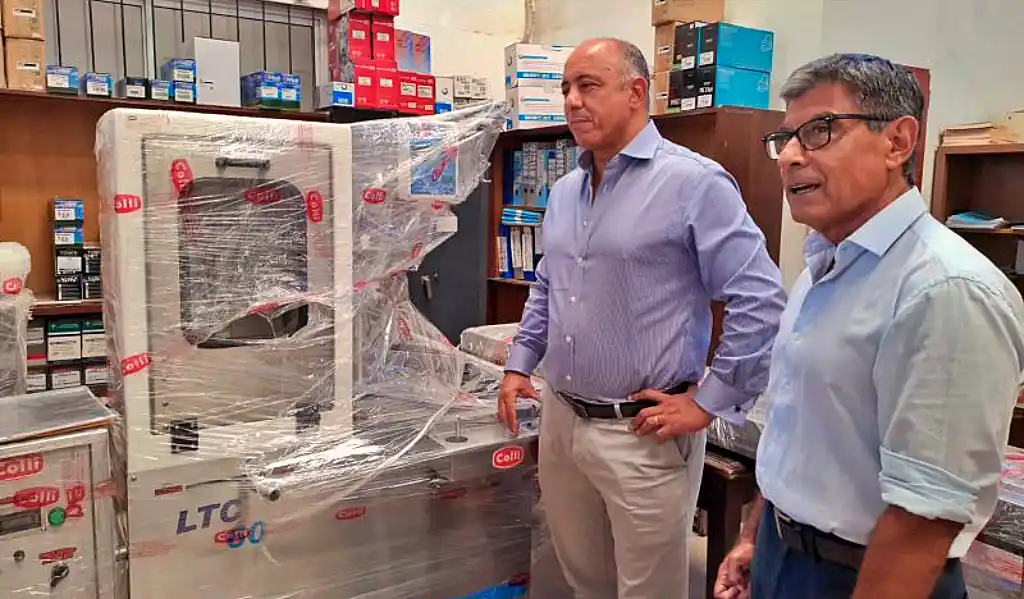 Dib Ashur visita las instalaciones de la futura fábrica