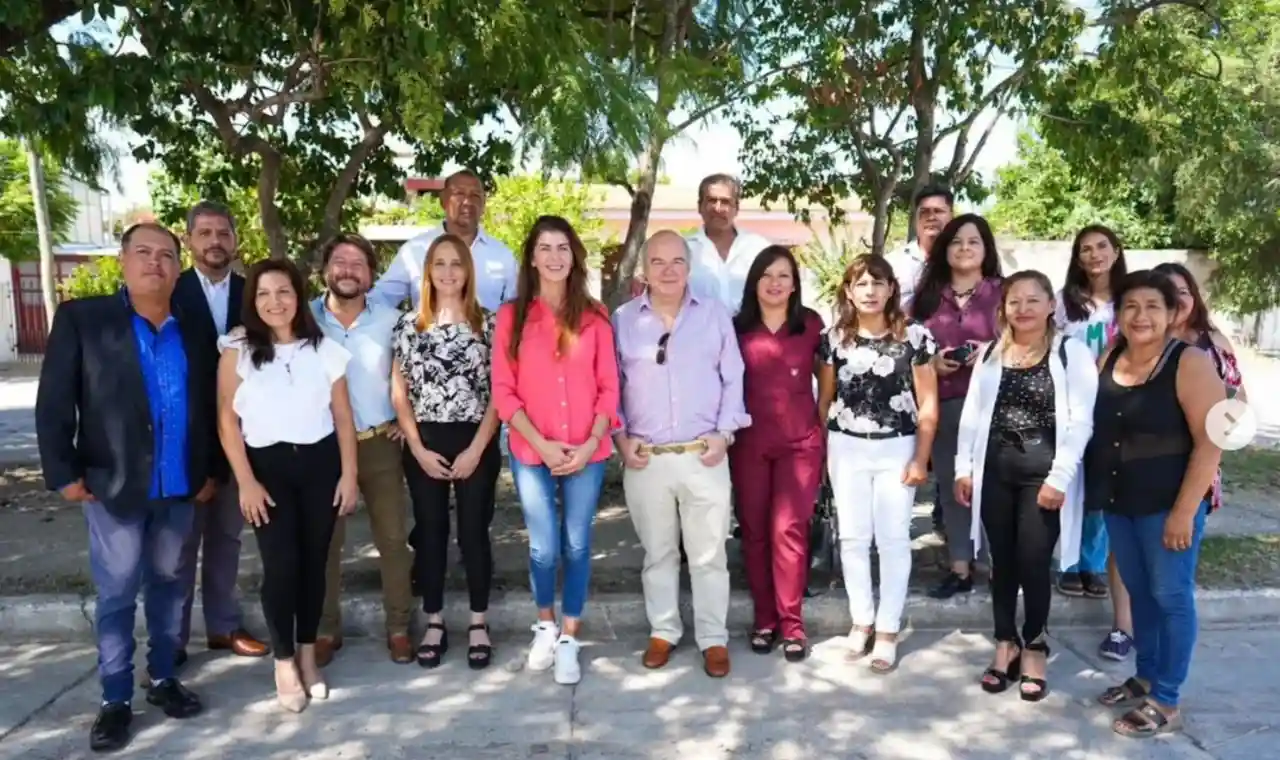 Foto de familia de la 'unión' entre Romero y Cornejo