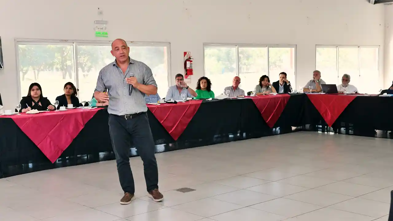 Dib Ashur se dirige al Consejo Económico y Social al mejor estilo Tim Cook