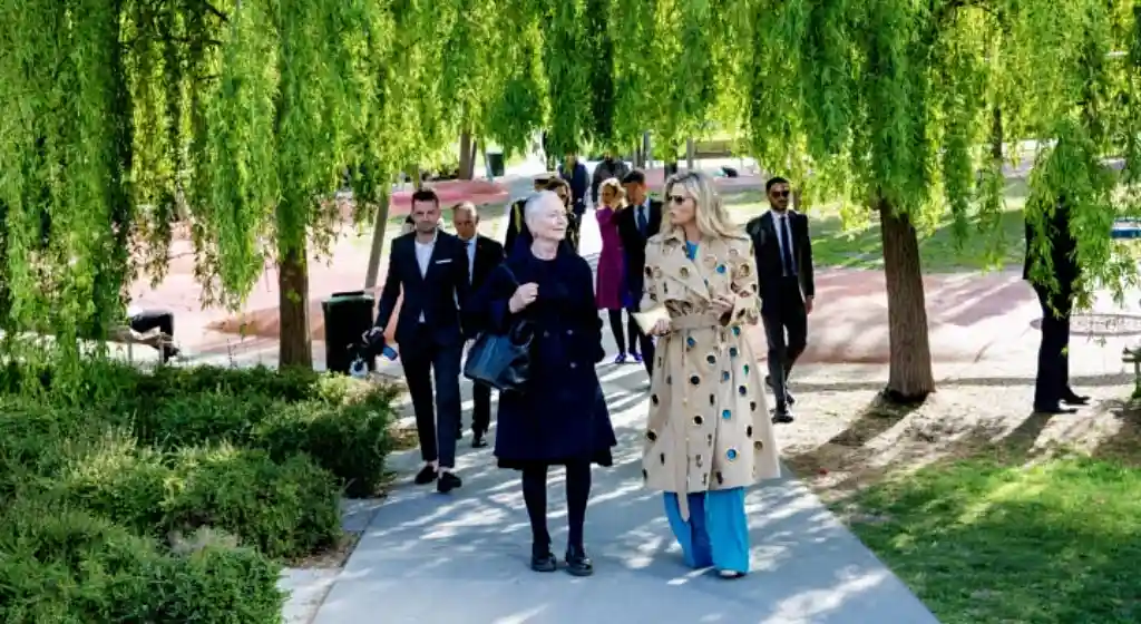 La reina de los Países Bajos en la Milan Furniture Fair