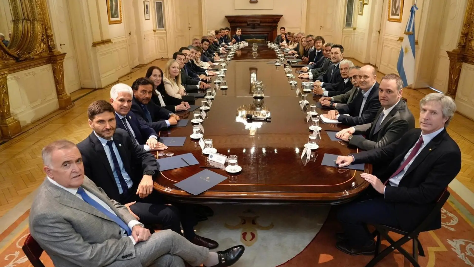 Sáenz participa en la reunión de gobernadores con el presidente Milei