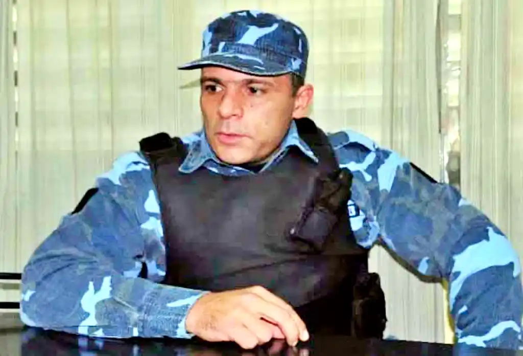 Comisario Néstor Piccolo