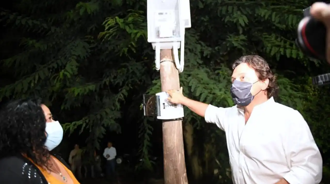 Pastrana y Sáenz accionan la llave de la luz