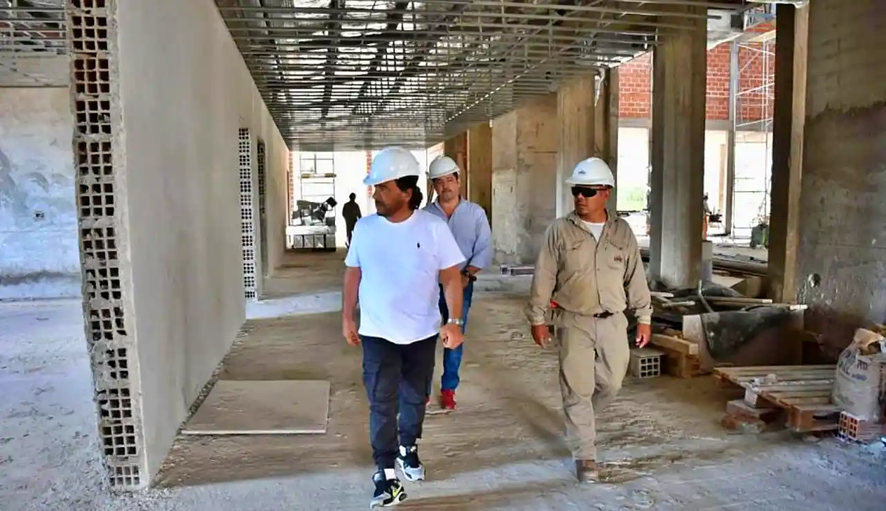 Sáenz supervisa la obra de construcción en Cafayate