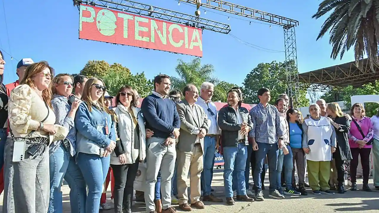 Sáenz y los intendentes en la inauguración de la feria