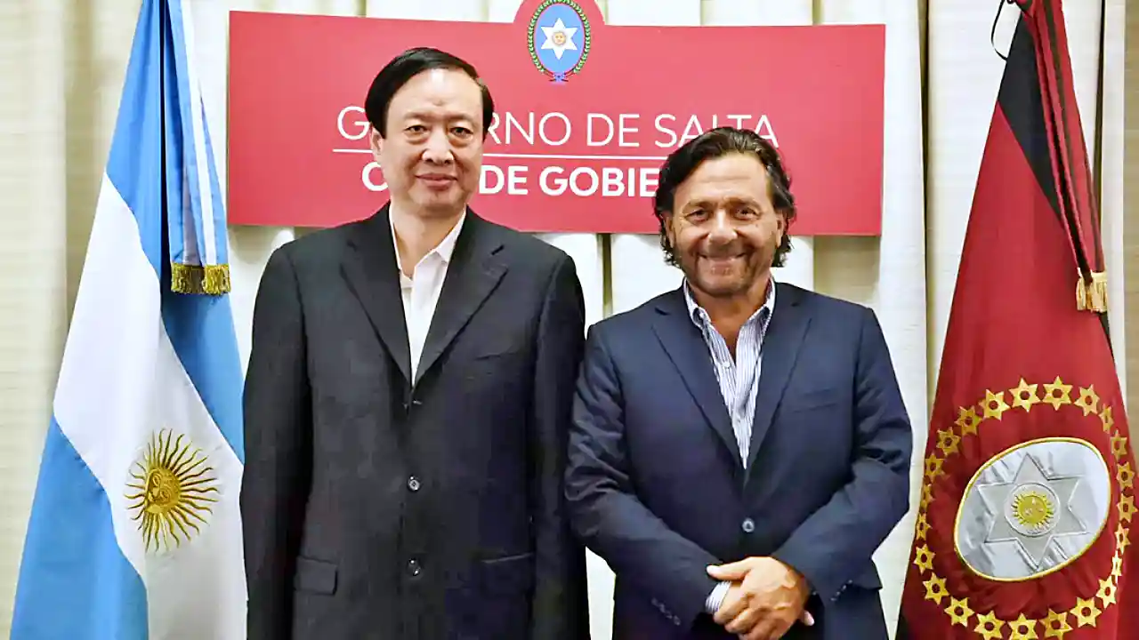 Zhang Jianmin y Gustavo Sáenz