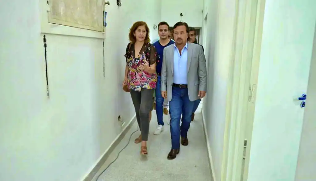 Gustavo Sáenz inspecciona las obras del nuevo centro