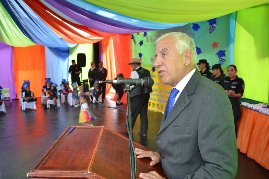El ministro Domínguez se estrena en el acto de fin de curso del jardín de infantes de la Policía de Salta
