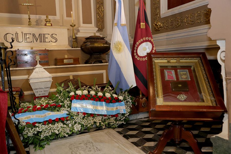 Tumba de Güemes en el Panteón de las Glorias del Norte