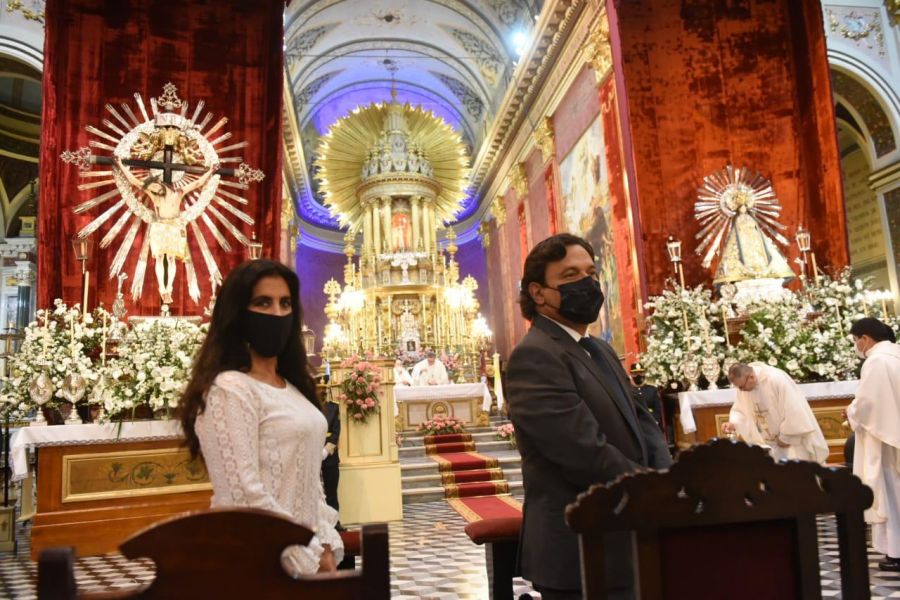 Elena Cornejo y Gustavo Sáenz en la Catedral de Salta