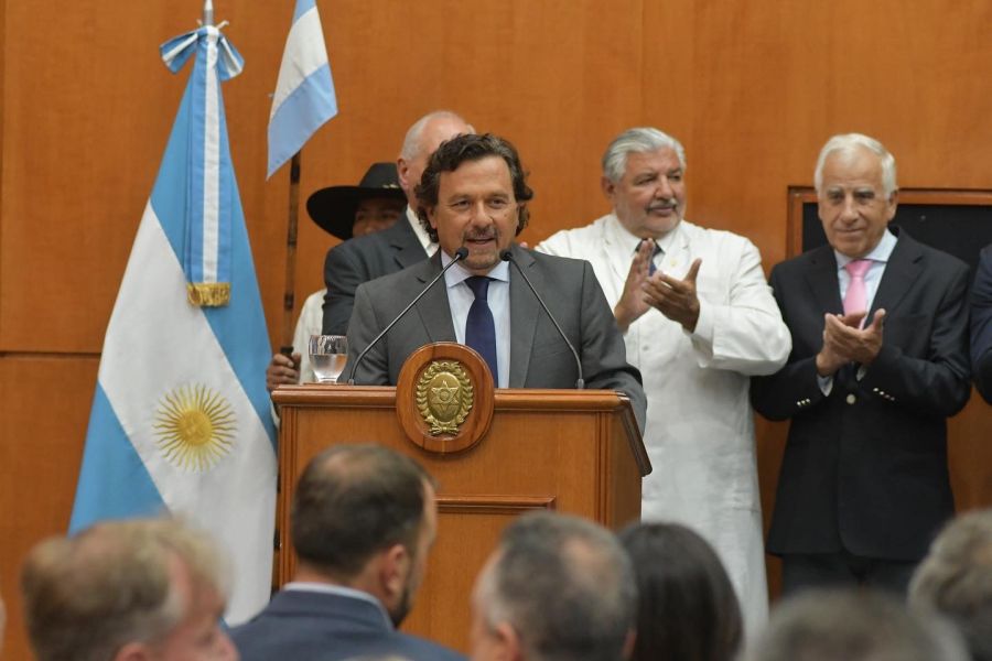 Sáenz toma juramento al nuevo Ministro de Salud y otros funcionarios