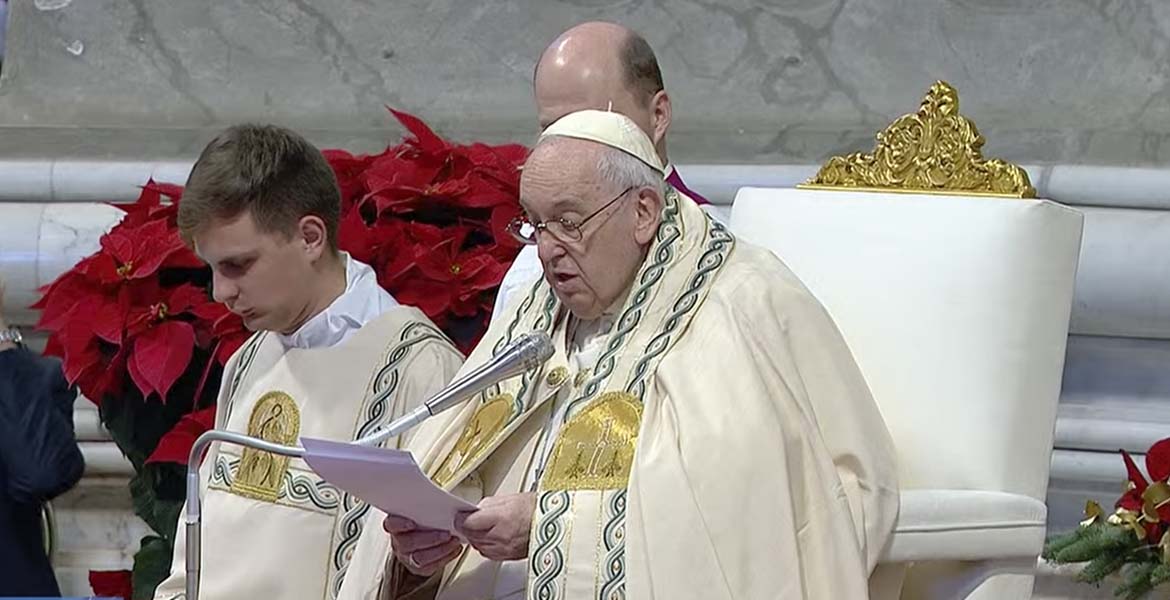 Francisco pide en la primera misa del año 'no quedarse inmóviles esperando que las cosas cambien'