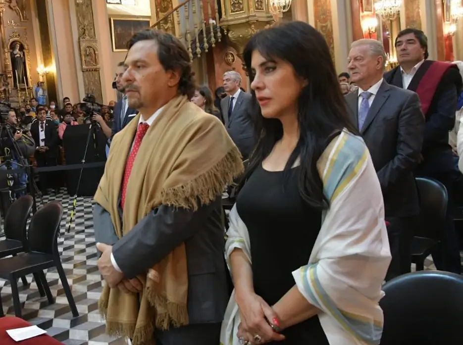 El gobernador Sáenz y su esposa asisten a la primera misa del triduo