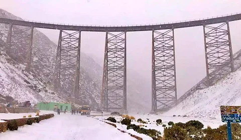 Nieve en el viaducto La Polvorilla