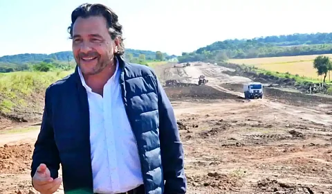 Gustavo Sáenz visita la obra de la futura autopista