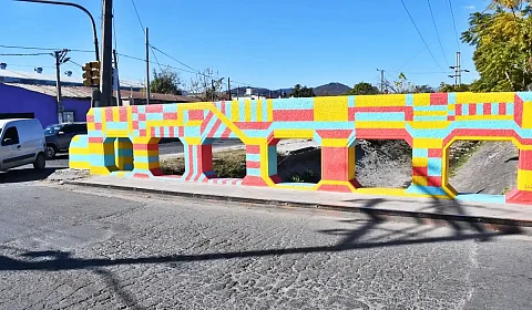 Obra de arte en el puente de Coronel Vidt y Olavarría