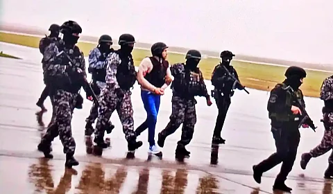Agentes federales escoltan a Palavecino a la cárcel federal de Ezeiza