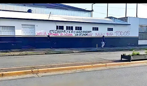 Pintadas en la sede cuerva