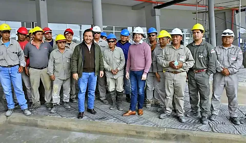 Sáenz visita la obra de la terminal del ómnibus de Güemes