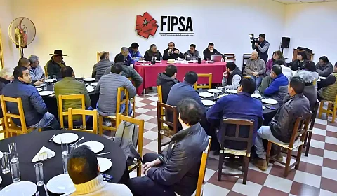 Camacho habla ante el Foro de Intendentes