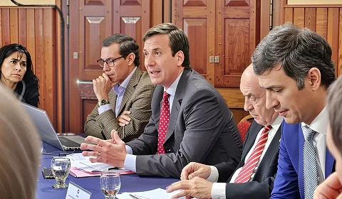 Gaspar Solá Usandivaras expone ante los senadores provinciales