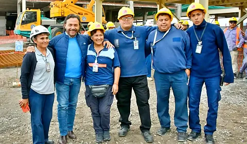 El gobernador Sáenz durante su visita a las obras del aeropuerto