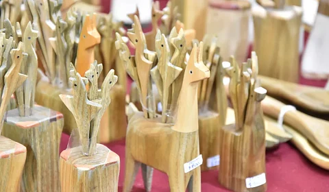 Feria de artesanías auténticas en la Casa de la Cultura