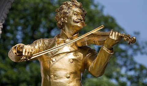 Concierto dedicado a Johann Strauss II en el bicentenario de su nacimiento
