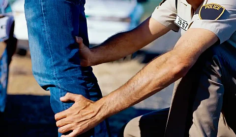 ¿Es normal que la Policía cachee a las personas 'por rutina'? Imagen ilustrativa