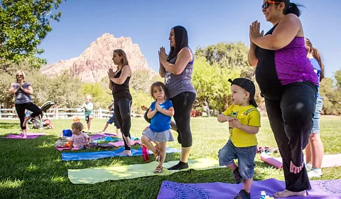 Sábado de yoga en familia