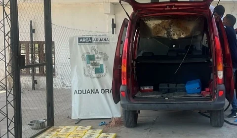 La aduana requisa 56 kilos de cocaína en Aguas Blancas durante un control fronterizo