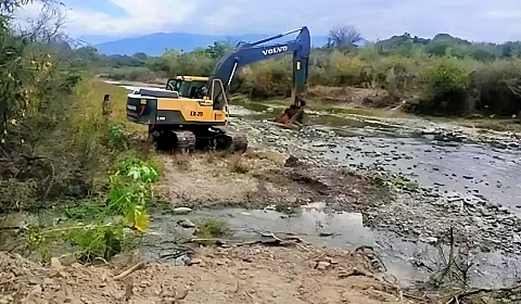 Trabajos de encauzamiento de los ríos Arias y Arenales en San Lorenzo Trabajos de encauzamiento de los ríos Arias y Arenales en San Lorenzo