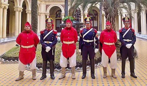 Ya jugamos en las ligas mayores: Infernales y Granaderos, codo a codo en la Casa Rosada Encuentro de infernales y granaderos en la Casa Rosada