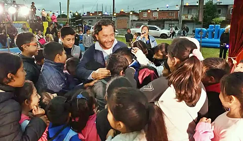 Sáenz y Durand inauguran mejoras en una plaza del barrio Alto La Viña El gobernador Sáenz en el barrio Alto La Viña