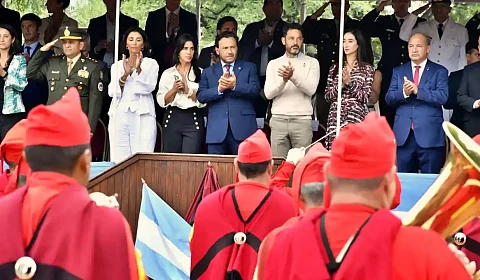 En el día de la Batalla de Salta, Sáenz llama a la 'unidad para superar los desafíos de la patria' Palco de autoridades