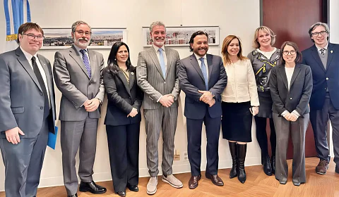 Sáenz se reúne en Chicago con políticos, diplomáticos y empresarios estadounidenses Sáenz en Consulado Argentino en Chicago