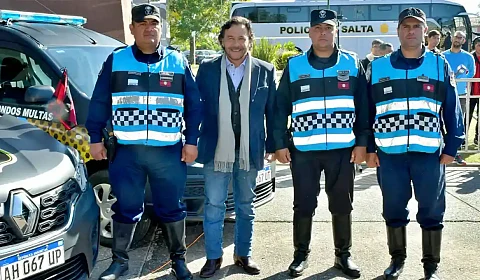 Sáenz lleva 11 vehículos nuevos a Policía, y ya van 270 Sáenz durante la recepción de los vehículos en la Policía