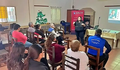 Taller para prevenir estafas virtuales destinado a mayores de Cerrillos y La Merced Formación en el centro de jubilados y pensionados