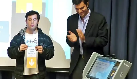 En Aguas Blancas hay que hablar como si uno acabara de bajar del cerro Urtubey promociona el voto electrónico en octubre de 2016