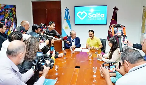 Convenio entre la Municipalidad de Salta y el gobierno provincial para poner en valor 17 salones de usos múltiples Momento de la firma del convenio