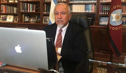 Dos gendarmes 'muy educados' fotografiaron a Romero mientras votaba Juan Carlos Romero, senador nacional por Salta
