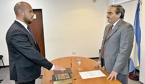 Franco Gustavo Cardozo presta juramento como nuevo Auxiliar Fiscal de Tartagal Juramento de Cardozo